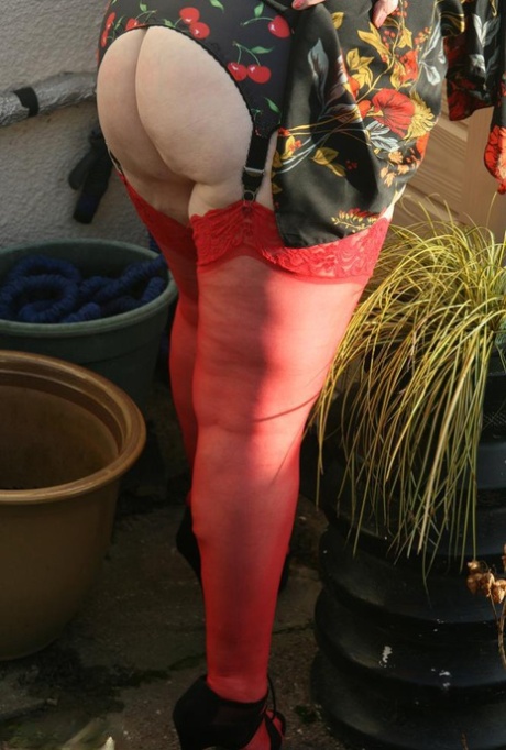 pawg granny free naked pics