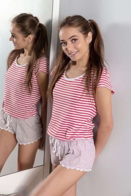 teen mirror hot porn gallery