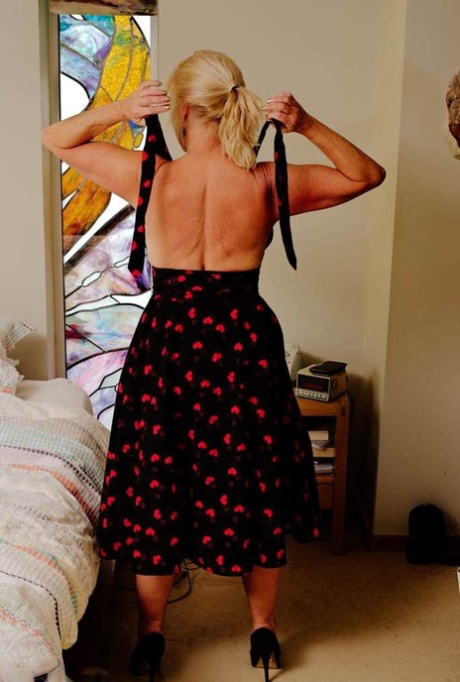 おばあちゃんが服を脱ぐ 限定 写真