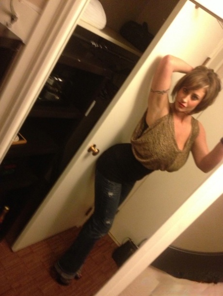 milf selfie art naked photo