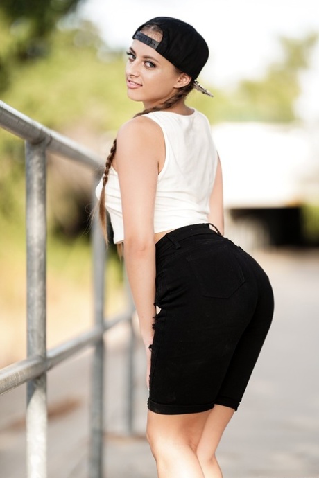 Gia Derza nice actress photos
