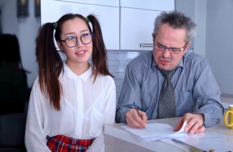 Li Loo xxx pornstar images