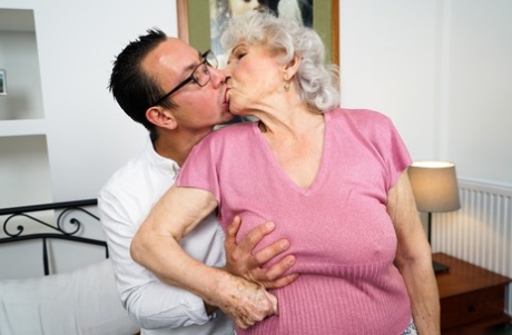 vovó beijando xxx topo fotos