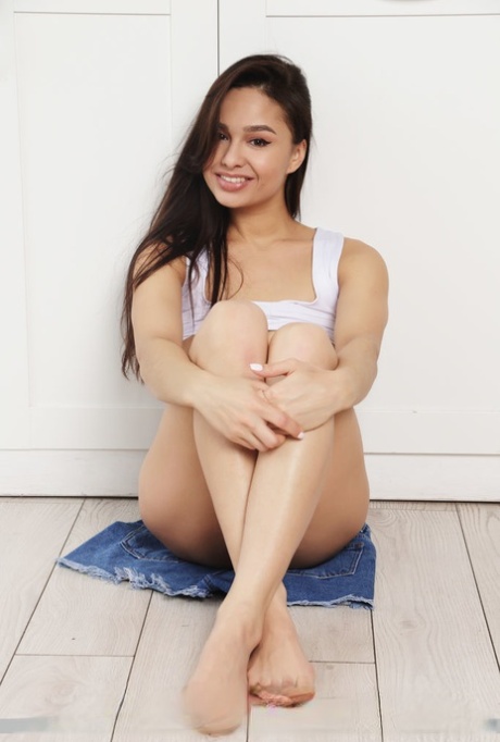 Astrid Herrara sexy model img