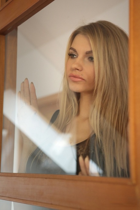 Karina Grand star sexy img