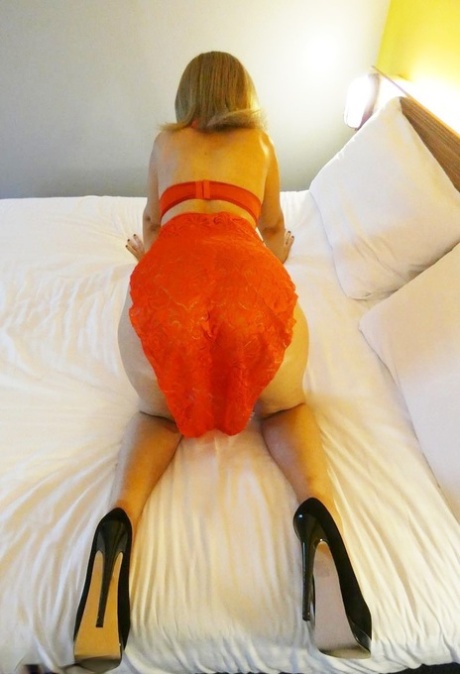 Posh Sophia hot model img