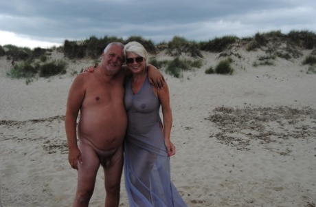 spiaggia della nonna piuttosto pornografico archivio