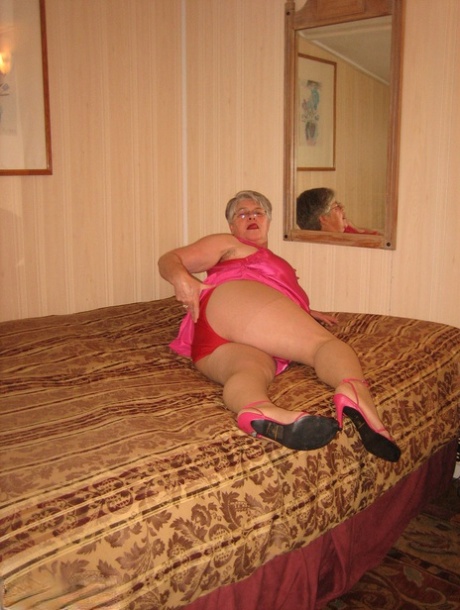 granny pantyhose nude photos