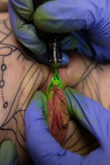 Sully Savage nude star img