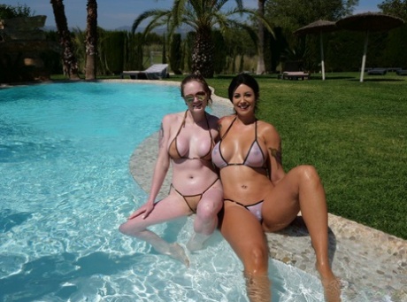 Ibi Smiles porn model gallery