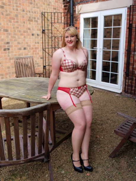 thick thighs milf hot sexy pics
