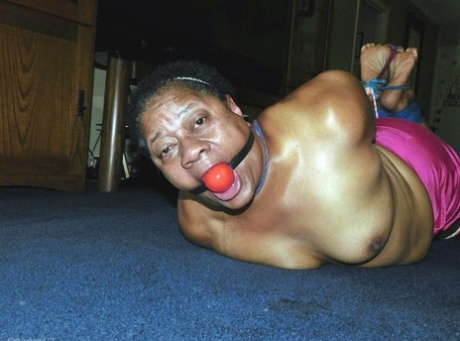 black granny free xxx photos