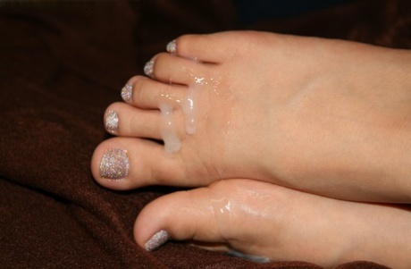 cum on toes free porn picture