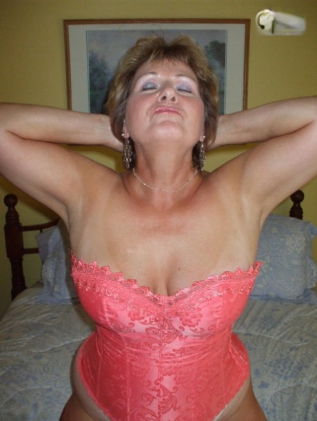 Busty Bliss xxx model photos