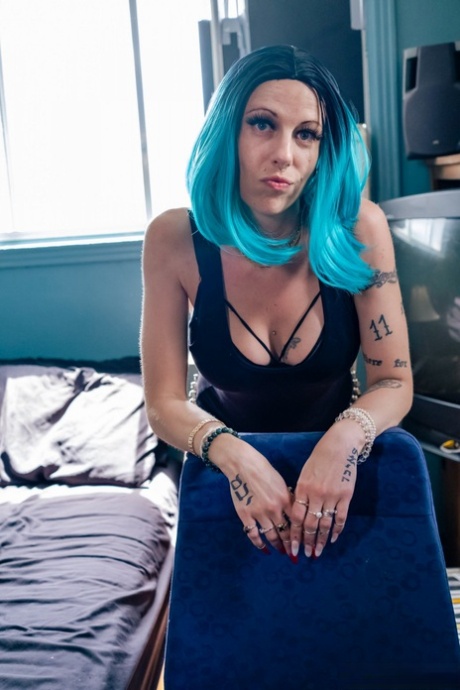 Le Pinch model porn photos
