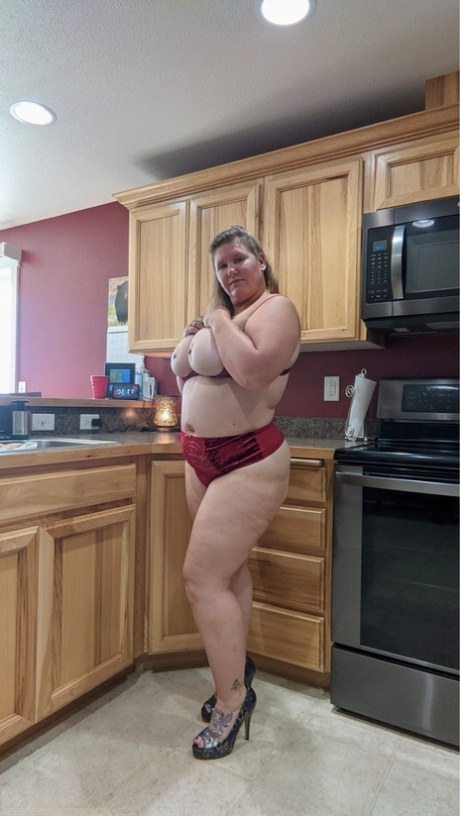 chubby mature art naked pic