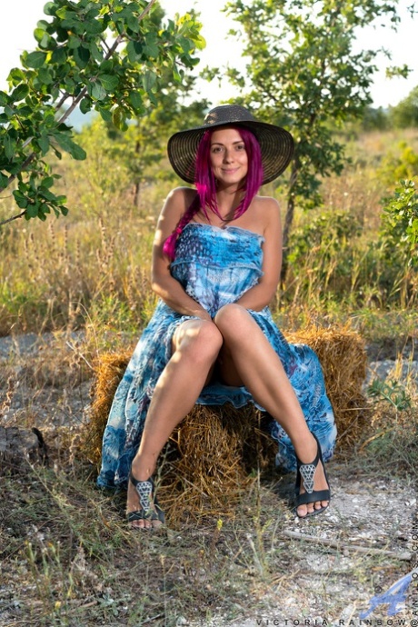 Victoria Rainbow top model image