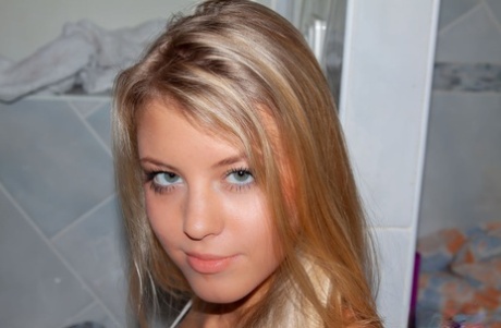 blondine babe ret eksklusivt billede