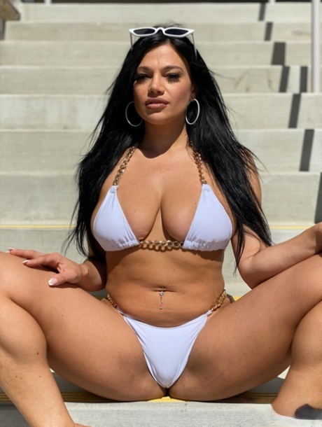 Mona Azar star free gallery