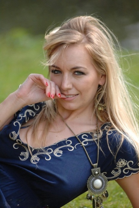 beautiful milf erotic img