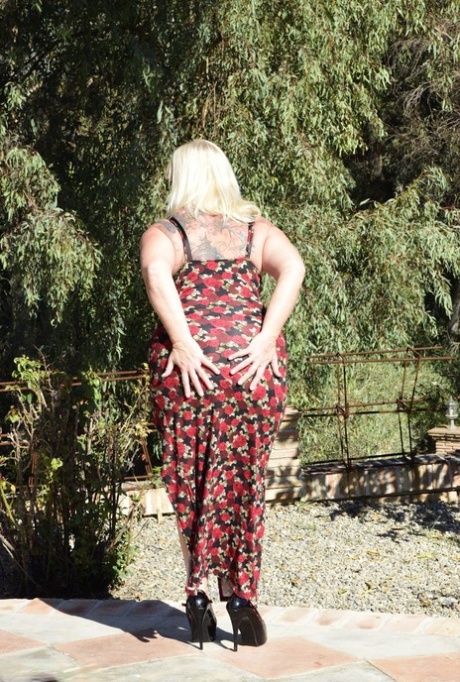 fat ass granny hot nude gallery
