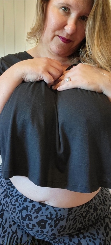 chubby milf erotic pictures