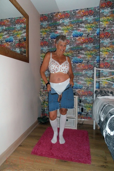granny undressing adult pic