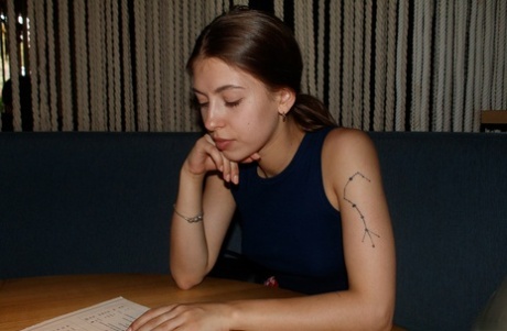 Avery Nona free model pics