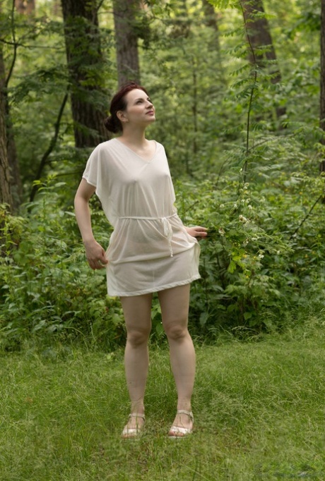 milf outdoor adult pics