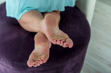 fat feet art nude picture