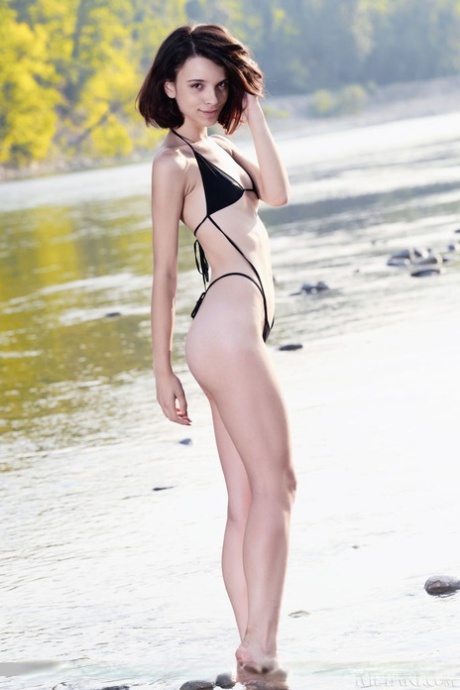 tynd teenager bikini hotte nøgenbilleder arkiv