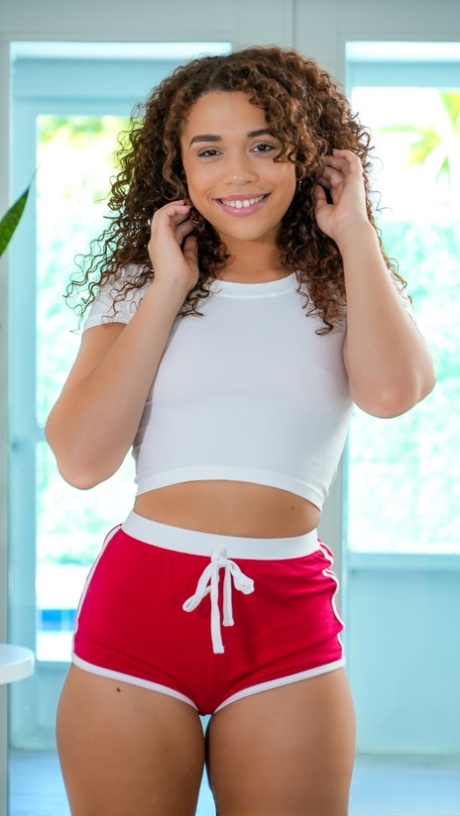 Willow Ryder sexy model gallery