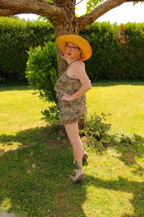 Mary Bitch star naked image