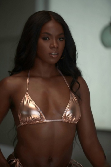 bikini ebano esclusiva calda immagini