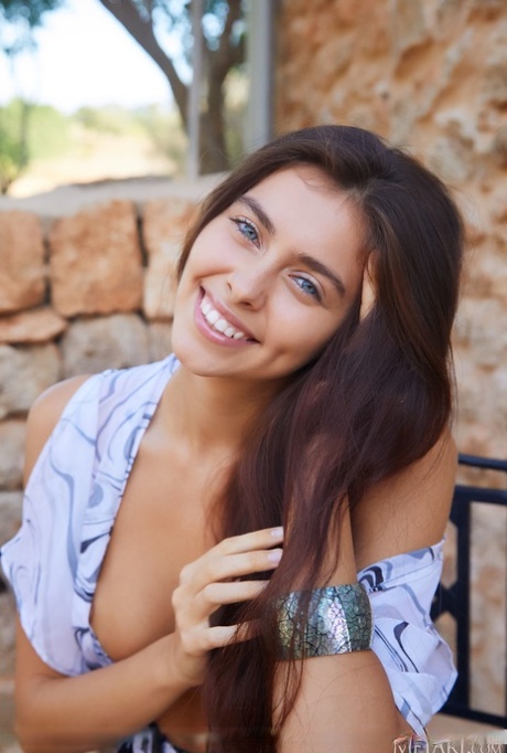 Foxy Alissa free pornstar image