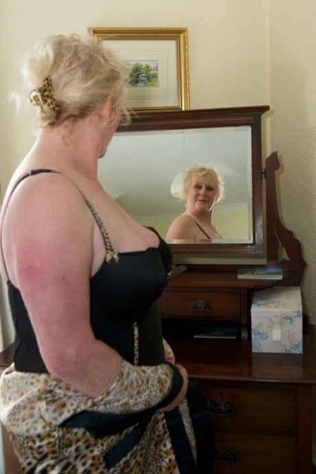 lingerie gilf xxx haute qualité des photos