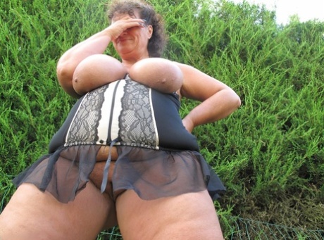 thick thighs mature free porn image