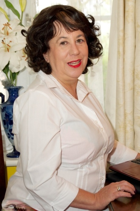 british mature hot sexy pic