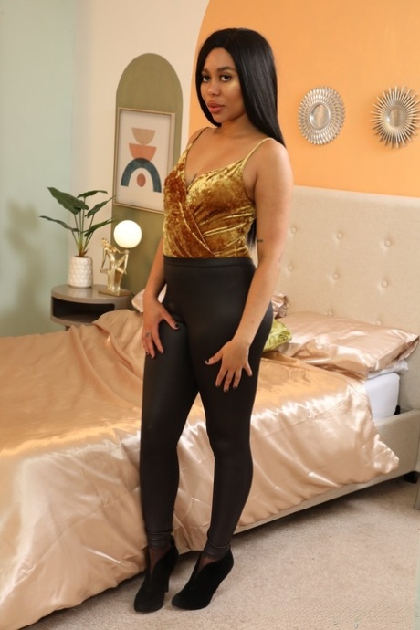 ebony yoga pants free pic