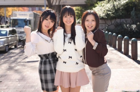 trio asiatico sesso perfetto img