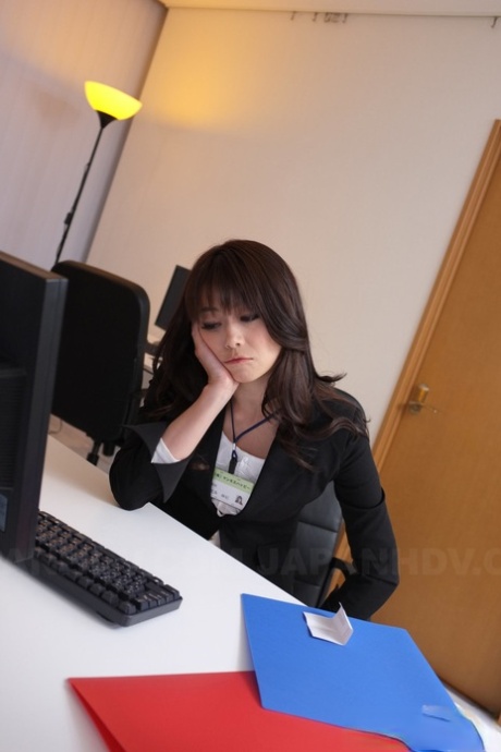 asiatisk sekretær nøgen varm pic