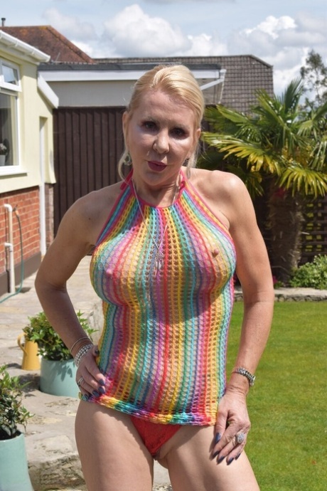 mature slut art naked pictures