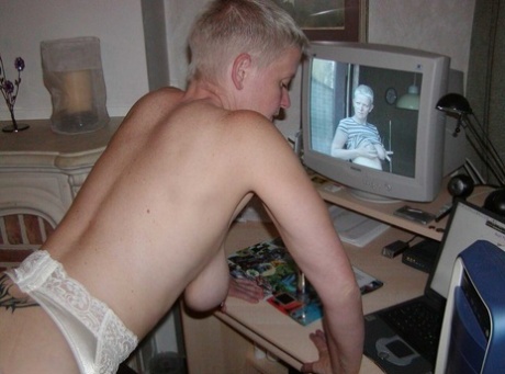 lingeri med kort hår hot sexet pic