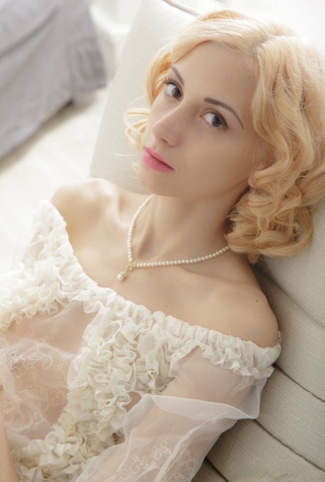 blondýnka asijská volné umění img