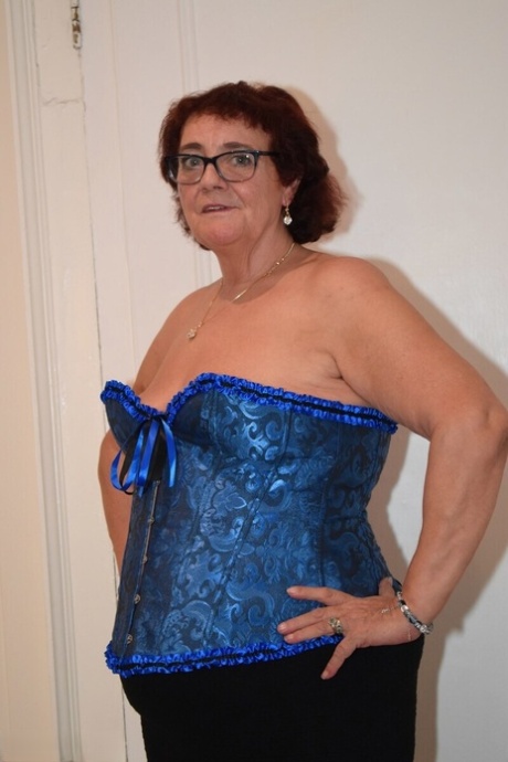 chubby glasses hot naked gallery