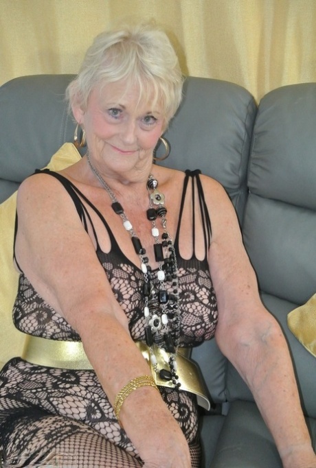 nonna cattiva sexy esclusivo gallerie