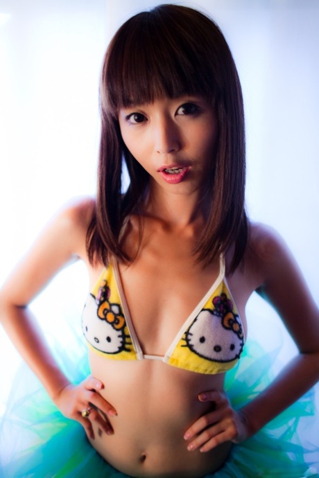 痩せたアジア人ティーン ホットポルノ 写真