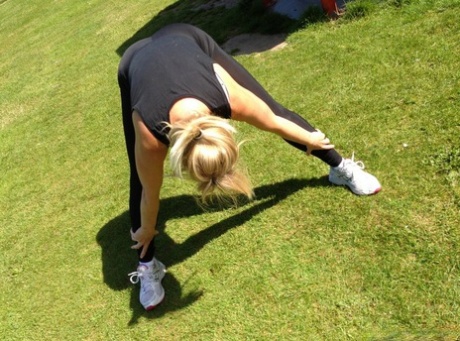 reife Yogahosen perfekte nacktheit bild