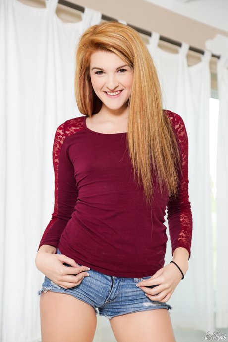 Miranda Mills naked star pictures