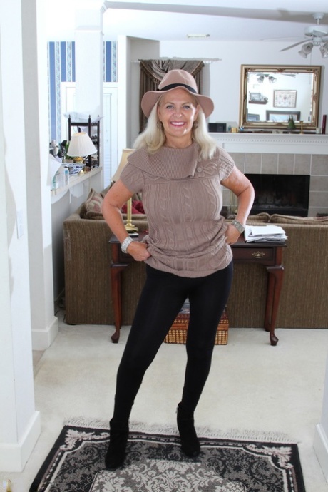 granny pantyhose free sex picture